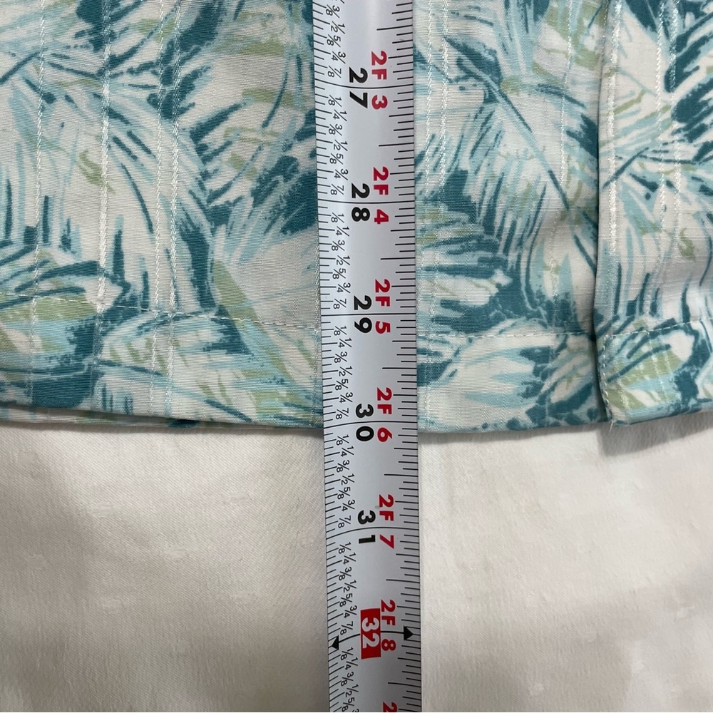Van Heusen Green Casual Button Down Shirt with Tropical Flair - Picture 9 of 10